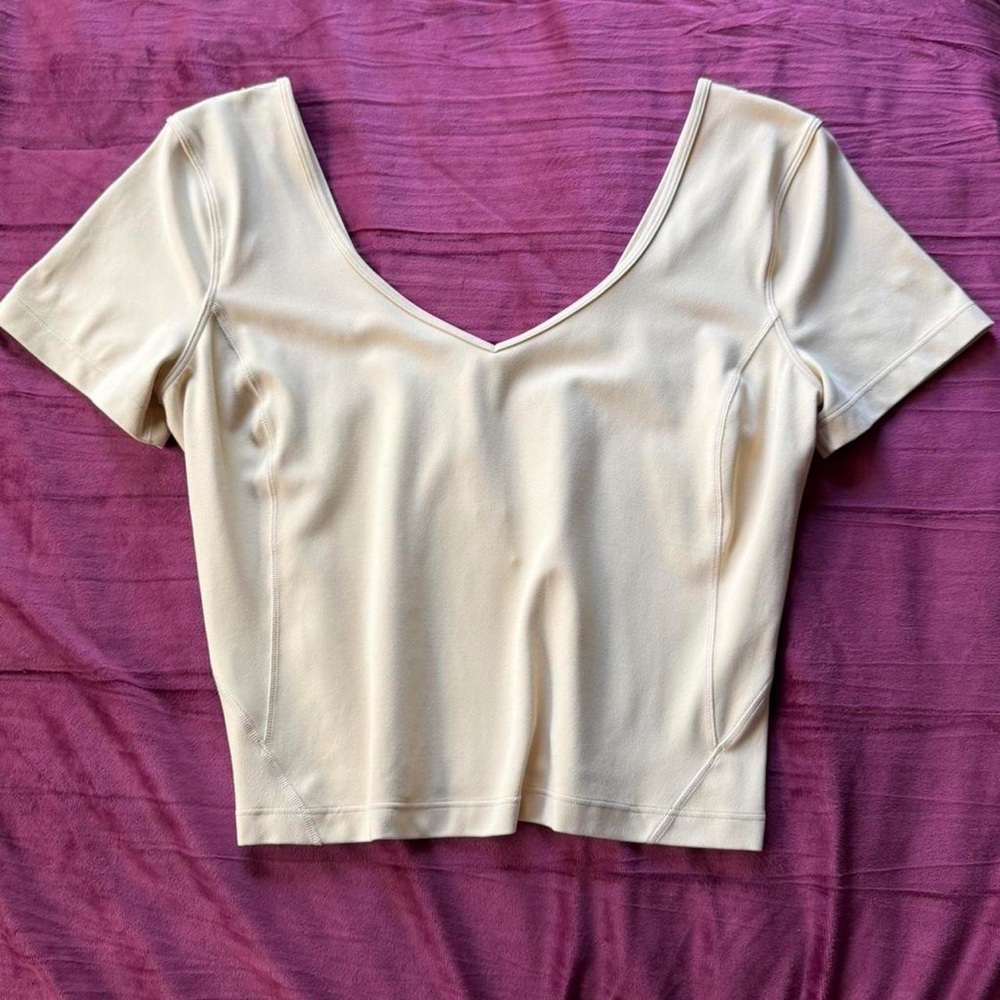 Lululemon banana/beige top in size 8